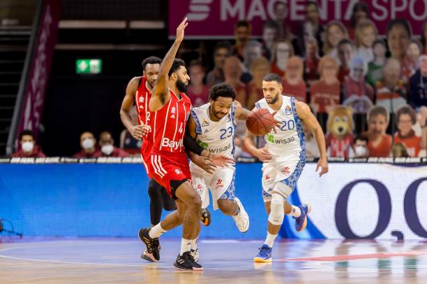 都牵动着球 都牵动着球