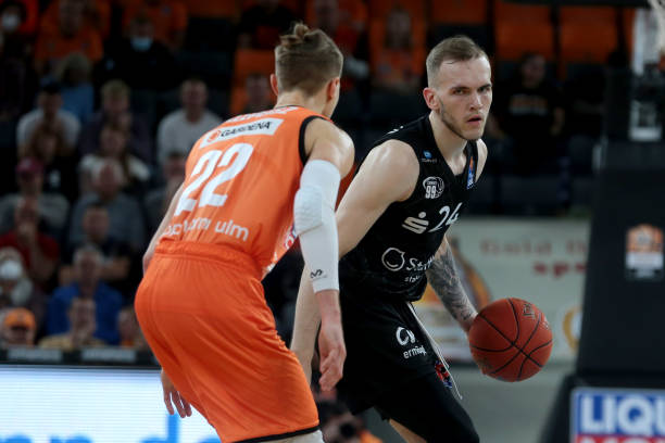 他的执教理 他的执教理